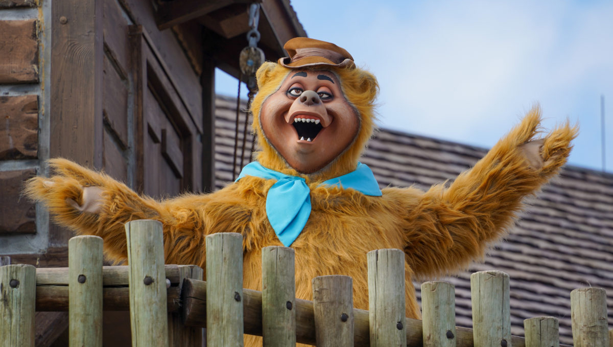 Apparently Country Bear Jamboree Invited A REAL Bear To Disney World